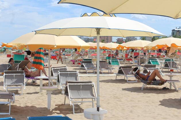 August 6, 2021, Rimini, Italy: Green pass doesn t stop Ferragosto, the Italians mid-August vacation on the beaches. In Rimini and Rivieira Romanhola region, the coast is starting to get crowded even with the green certificate being mandatory. And there are many tourists arriving in the city. Since the 6th of August, the Green Pass is mandatory in Italy. Green Pass is mandatory only to enter some closed places, such as restaurants and bars, if you intend to sit and eat at the table, but also in discos, museums, exhibitions, gyms, swimming pools, amusement parks, parties and health centers. The Government extended the mandatory green pass also for access to long-distance trains and planes. Copyright: xJosixDonellix