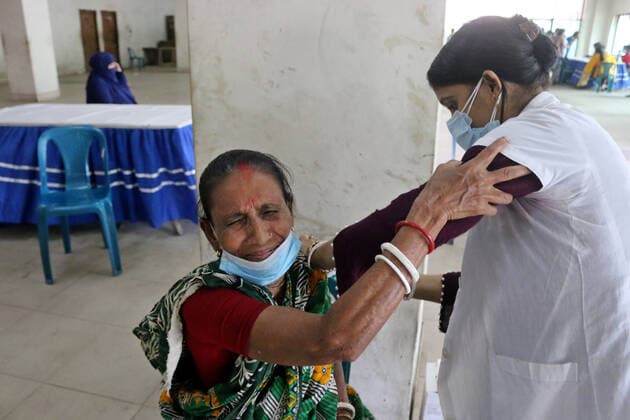 August 07, 2021, Dhaka, Bangladesh: As the Delta variant of Covid-19 keeps wreaking havoc, Bangladesh today started a mass vaccination drive across the country -- aimed at inoculating 32 lakh people in six days. Dhaka Bangladesh - ZUMAn_Na 20210807_mda_r336_171 Copyright: xHabiburxRahmanx