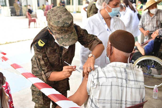 August 8, 2021, Tunis, Tunisia: An army officer administers the AstraZeneca vaccine to a Tunisian man at Oued Ellil high school in Manouba..The national Covid-19 vaccination day for people aged 40 and above started this Sunday, August 8, 2021, in various parts of Tunisia. Tunis Tunisia - ZUMAs197 20210808_zaa_s197_032 Copyright: xJdidixWassimx