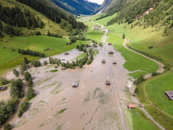 IMAGO Nature: Unsere Erde, Umweltprobleme, Bodenerosion IMAGO Nature: Unsere Erde, Klimawandel, Überschwemmungen News Bilder des Tages Österreich, Erdrutsch und Zerstörung im Valsertal 