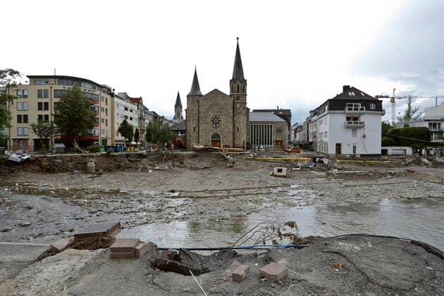 08 08 2021, Bad Neuenahr, Germany Flood disaster in the Ahr valley Photo View from the spa gardens to the center of Bad Neuenahr