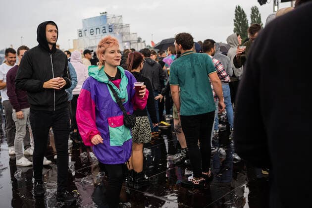Illustration picture shows a test event with dance music that takes place at Arena 5, on the Belgium square in Brussels, opposite the Atomium at Brussels Expo, Sunday 08 August 2021. 5,000 people who have obtained a ticket and can present a Covid Safe Ticket or COVID certificate can go crazy to the music of Mooglie, Kevin De Vries, Agents of Time and Tale of Us. The event is organized by Labyrinth Large, Kompass Klub, and Hangar, in preparation for the official re-opening of events on August 13. Hangar, Labyrinth Large and Kompass Klub have built a temporary stage on the Belgiëplein where a series of events and concerts will take place until the end of September, all organized in accordance with sanitary regulations.  JULIETTExBRUYNSEELS 3059993