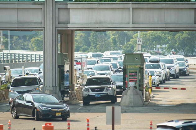 August 9, 2021, Niagara Falls, on, Canada: Cars cross the border into Canada, in Niagara Falls, Ont., on Monday, August 9, 2021. American citizens and permanent residents are now allowed to enter Canada for non-essential purposes if they can provide proof that theyÃ¢â‚¬â ¢ve been fully vaccinated for at least 14 days. Niagara Falls Canada  - ZUMAc35_ 20210809_zaf_c35_037 Copyright: xEduardoxLimax