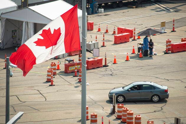 August 9, 2021, Niagara Falls, on, Canada: Car cross the border into Canada, in Niagara Falls, Ont., on Monday, August 9, 2021. American citizens and permanent residents are now allowed to enter Canada for non-essential purposes if they can provide proof that theyÃ¢â‚¬â ¢ve been fully vaccinated for at least 14 days. Niagara Falls Canada  - ZUMAc35_ 20210809_zaf_c35_038 Copyright: xEduardoxLimax