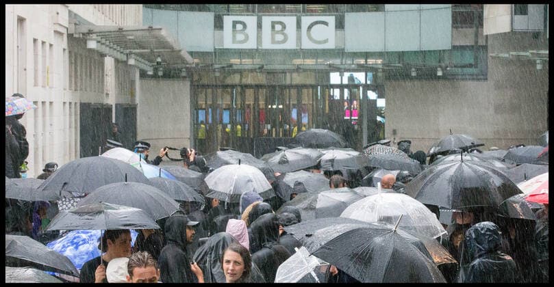 . 09 08 2021. London, United Kingdom. Anti Vaxxers March. A couple of hundred Anti Vaxxers march through London s West End to BBC New Broadcasting House, having earlier attempted to gain entry to studios in White City.  xMartynxWheatleyx xi-Imagesx IIM-22485-0026