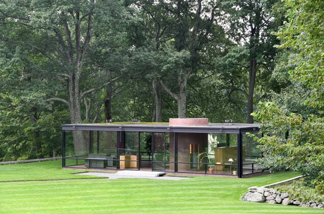 Architektur von Philip Johnson July 30, 2021, New Canaan, Connecticut, USA: Philip JohnsonÃ¢â‚¬â ¢s Glass House (1949) in New Canaan, Connecticut, is shown Friday July 30, 2021. The glass and painted steel house measures 1728 sq. ft. NOTE: PHOTOS FOR EDITORIAL USE ONLY, NO COMMERCIAL USE PERMITTED New Canaan USA - ZUMAh154 20210730_znp_h154_009 Copyright: xMarkxHertzbergx