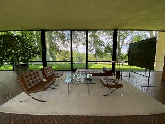 Architektur von Philip Johnson July 30, 2021, New Canaan, Connecticut, USA: Philip JohnsonÃ¢â‚¬â ¢s Glass House (1949) in New Canaan, Connecticut, is shown Friday July 30, 2021. The glass and painted steel house measures 1728 sq. ft. NOTE: PHOTOS FOR EDITORIAL USE ONLY, NO COMMERCIAL USE PERMITTED New Canaan USA - ZUMAh154 20210730_znp_h154_011 Copyright: xMarkxHertzbergx