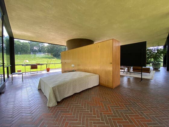 Architektur von Philip Johnson July 30, 2021, New Canaan, Connecticut, USA: Philip JohnsonÃ¢â‚¬â ¢s Glass House (1949) in New Canaan, Connecticut, is shown Friday July 30, 2021. The glass and painted steel house measures 1728 sq. ft. NOTE: PHOTOS FOR EDITORIAL USE ONLY, NO COMMERCIAL USE PERMITTED New Canaan USA - ZUMAh154 20210730_znp_h154_016 Copyright: xMarkxHertzbergx