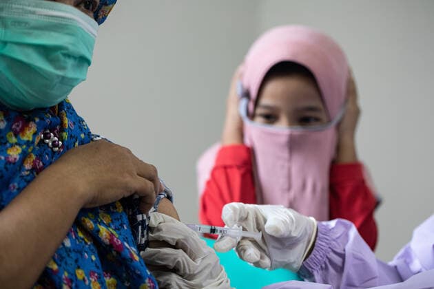 Coronavirus Vaccination In Indonesia Coronavirus vaccination at Rawa Buntu Health Center, South Tangerang, Banten, Indonesia, on August 9, 2021. South Tangerang Banten Indonesia husni-covid19v210809_np2dR  Copyright: xDonalxHusnix