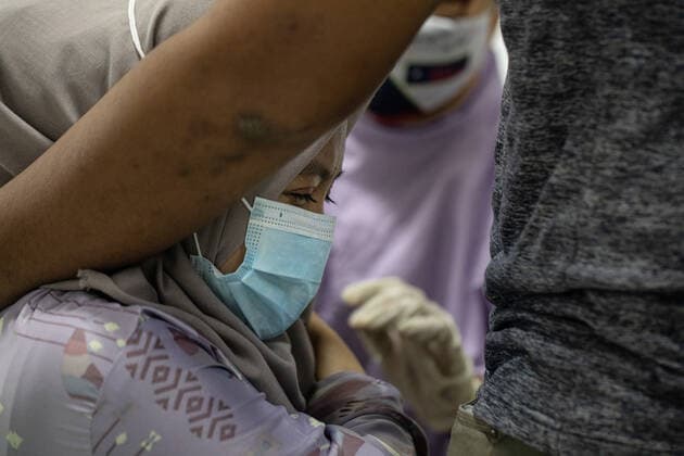 Coronavirus Vaccination In Indonesia Coronavirus vaccination at Rawa Buntu Health Center, South Tangerang, Banten, Indonesia, on August 9, 2021. South Tangerang Banten Indonesia husni-covid19v210809_np3jq  Copyright: xDonalxHusnix