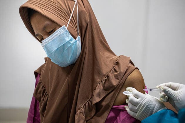 Coronavirus Vaccination In Indonesia Coronavirus vaccination at Rawa Buntu Health Center, South Tangerang, Banten, Indonesia, on August 9, 2021. South Tangerang Banten Indonesia husni-covid19v210809_npMt2  Copyright: xDonalxHusnix