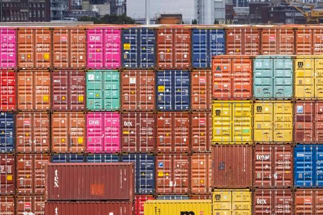 News Bilder des Tages Der Mannheimer Hafen ist der viertgrößte Binnenhafen Deutschlands und mit seinem Containerterminal einer der bedeutendsten Europas. 29.07.2021: DEU, Deutschland, Baden-Württemberg, Mannheim. *** The Port of Mannheim is the fourth largest inland port in Germany and, with its container terminal, one of the most important in Europe 29 07 2021 DEU, Germany, Baden Württemberg, Mannheim