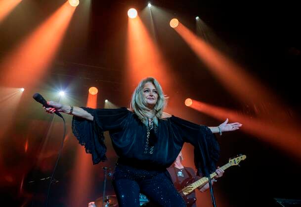 British singer Bonnie Tyler performs on stage during her Magdalena Deluxe Festival concert at La Magdalena in Santander, northern Spain, 9 August 2021. BONNIE TYLER IN CONCERT !ACHTUNG: NUR REDAKTIONELLE NUTZUNG!  Copyright: xRománxAguilerax GRAF1504 20210809-829472d0628fe96f42e806253e78fc5ef6282657
