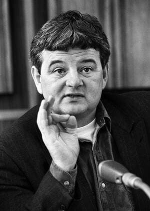 Deutschland, Bonn 04.12.1990. Archiv-Nr.: 23-63-03 Pressekonferenz von Die Gruenen Bei der Bundestagswahl 1990 scheiterte die Gruene Partei an der Fuenf-Prozent-Huerde. Foto: Joschka Fischer Pressekonferenz von Die Gruenen *** Germany, Bonn 04 12 1990 Archive Nr 23 63 03 Press conference of The Greens In the 1990 federal election, the Green Party failed to pass the five percent hurdle Photo Joschka Fischer Press conference of The Greens