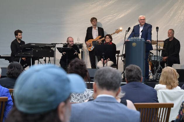 3 Jazz concert with Thomas Quasthoff Frank Walter Steinmeier, SPD, Federal President Address at a jazz concert with Thomas Quasthoff Friends in the SchlossGarten Bellevue in Berlin on 10 08 2021 Photopress Mueller