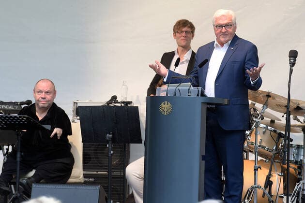 3 Jazz concert with Thomas Quasthoff Frank Walter Steinmeier, SPD, Federal President Address at a jazz concert with Thomas Quasthoff Friends in the SchlossGarten Bellevue in Berlin on 10 08 2021 Photopress Mueller