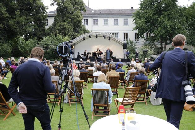 Germany, Berlin, Presidential Garden of Bellevue Palace, Address by Federal President Frank Walter Steinmeier at a jazz concert with Thomas Quasthoff Friends