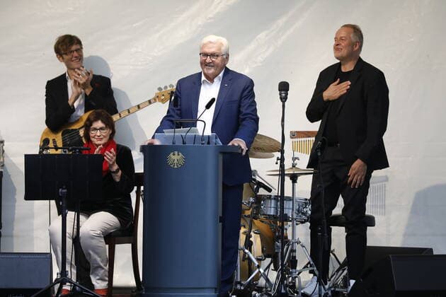 Germany, Berlin, Presidential Garden of Bellevue Palace, Address by Federal President Frank Walter Steinmeier at a jazz concert with Thomas Quasthoff Friends