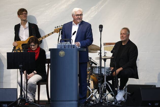 Germany, Berlin, Presidential Garden of Bellevue Palace, Address by Federal President Frank Walter Steinmeier at a jazz concert with Thomas Quasthoff Friends