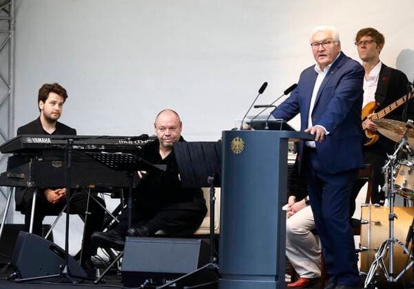 Germany, Berlin, Presidential Garden of Bellevue Palace, Address by Federal President Frank Walter Steinmeier at a jazz concert with Thomas Quasthoff Friends