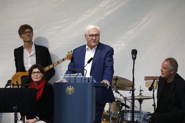 Germany, Berlin, Presidential Garden of Bellevue Palace, Address by Federal President Frank Walter Steinmeier at a jazz concert with Thomas Quasthoff Friends