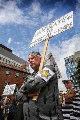August 10, 2021, Norwich, United Kingdom: An activist Jeff Wyatt holds a pro choice vaccination placard during the demonstration..Anti vax-passport protesters visit Norwich to highlight the discrimination they believe is taking place at The Murderers pub. The landlord Phil Cutter has introduced a new no jab, no entry rule that he says protects both his staff and customers. Norwich United Kingdom - ZUMAs197 20210810_zaa_s197_282 Copyright: xMartinxPopex