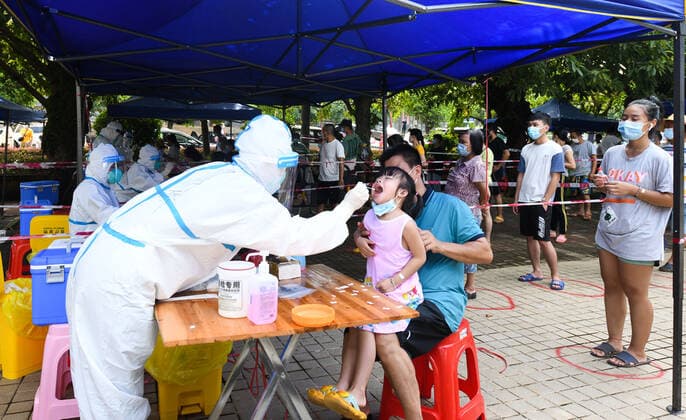 (210811) -- HAIKOU, Aug. 11, 2021 -- A medical worker takes a swab sample from a child at a COVID-19 nucleic acid testing site in Yunlong Township of Haikou, south China s Hainan Province, Aug. 11, 2021. Yunlong launched its thrid round of mass nucleic acid testing on Wednesday. ) CHINA-HAIKOU-YUNLONG-COVID-19-TESTING (CN) YangxGuanyu 