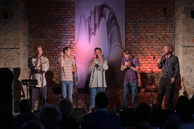 Concert of the vocal band Hermann in dr Hipphalle in Gmunden, as part of the Salzkammergut Festwochen Gmunden, on 11 08 21 The picture shows a scene from the concert from l to r Simon Gramberger, Stephan Wohlmuth, Simon Scharinger, Joachim Rigler and Bernhard Höchtel 2021 Concert of the vocal band Hermann in dr Hipphalle in Gmunden, as part of th