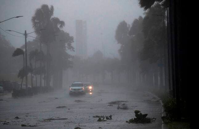 IMAGO Nature: Unsere Erde, Klimawandel, Überschwemmungen Bilder des Jahres 2021, News 08 August News Themen der Woche KW32 News Bilder des Tages Vehicles circulate under heavy rain during the passage of Tropical Storm Fred, today in Santo Domingo, Dominican Republic 11 August 2021. Fred can produce heavy rains over Puerto Rico and the Dominican Republic, in some places up to 6 inches (152 millimeters), at risk of flash and urban floods, river flooding and landslides, NHC experts warned. Two airports in the Dominican capital close due to the effects of Fred !ACHTUNG: NUR REDAKTIONELLE NUTZUNG!  Copyright: xOrlandoxBarríax AME8130 20210811-35369b4e0d54222f578316a5a77bf2a3b7e00b11