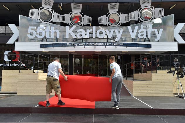 Bilder des Jahres 2021, Entertainment 08 August Entertainment Themen der Woche KW32 Entertainement Bilder des Tages Preparations for the 55th Karlovy Vary International Film Festival on August 12, 2021, in Karlovy Vary, Czech Republic. The festival will be held from August 20 - 28, 2021. (CTKxPhoto SlavomirxKubes) CTKPhotoP2021081203397  KBS_09