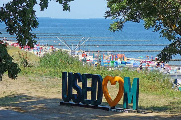 High Elfi brings also on Usedom Saharahitze the holiday-makers it is quite full Strande, full parking lots, full promenade, as if there were no Corona seaside resort Koserow 12 08 2021 Corona
