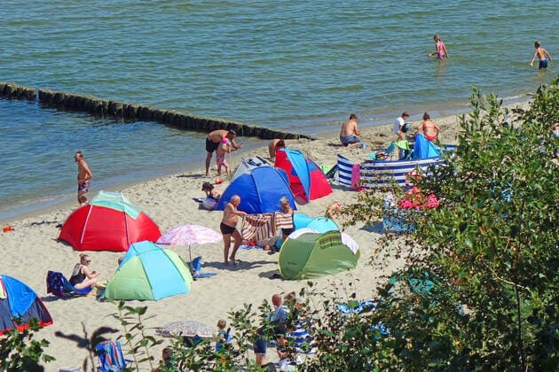 High Elfi brings also on Usedom Saharahitze the holiday-makers it is quite full Strande, full parking lots, full promenade, as if there were no Corona seaside resort Koserow 12 08 2021 Corona