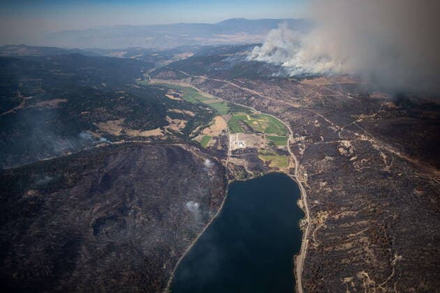 August 12, 2021, MONTE LAKE, BC, Canada: The B.C. Wildfire Service conducts a prescribed burn, upper right, in Monte Lake in an attempt to contain the White Rock Lake wildfire southeast of Kamloops, B.C., on Thursday, August 12, 2021. MONTE LAKE Canada - ZUMAc35_ 20210812_zaf_c35_170 Copyright: xDarrylxDyckx