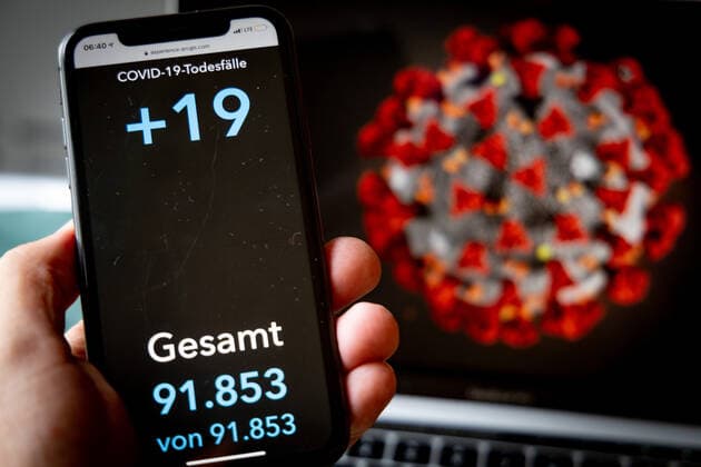 Coronavirus in Germany Covid 19 Dashboard of the Robert Koch Institute 13 08 2021 Robert Koch Institute 7 days incidence 30.1 7 days number of cases 25 033 COVID 19 cases 3 810 641 addition by 5 578 the previous day COVID 19 deaths 91 853 addition by 19 over the previous day
