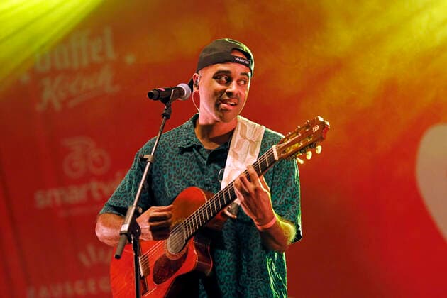 Patrice Bart-Williams (Patrice) beim Benefizkonzert für die Opfer der Flutkatastrophe an der Südbrücke. Köln, 12.08.2021 Foto:xC.xHardtx xFuturexImage