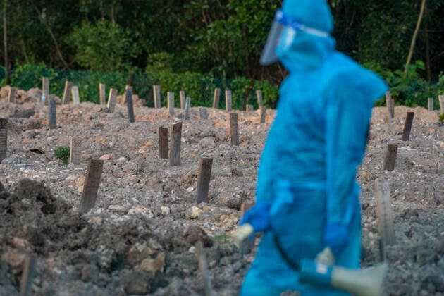 (210813) -- KUALA LUMPUR, Aug. 13, 2021 -- A worker wearing protective suit walks at a graveyard in Selangor, Malaysia, Aug. 13, 2021. Malaysia recorded 21,468 new COVID-19 infections, the Health Ministry said on Friday, bringing the national total to 1,363,683. (Photo by Xinhua) MALAYSIA-COVID-19-CASES ChongxVoonxChung