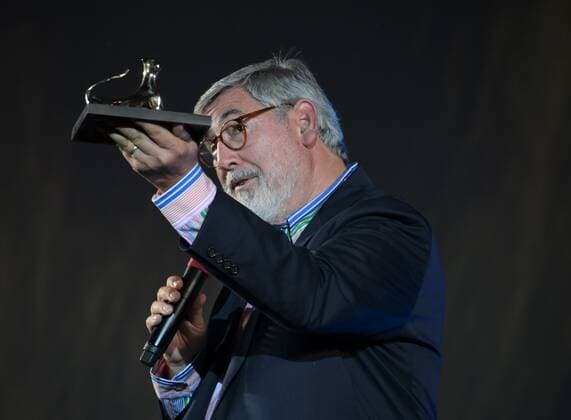 Locarno, Switzerland Locarno Film Festival 2021 John Landis receives Pardo d onore Manor In the photo: John Landis receives Pardo d onore Manor  Copyright: xNickxZonnax xIPAx xNickxZonnax