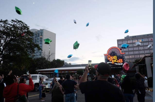 August 13, 2021, NEW MEXICO, USA: 081321.Family members and friends of Lawrence Anzures who was fatally shot at Ojos Locos Sports Cantina release balloons in the air a candlelight vigil at the scene of the shooting .Photographed on Friday August 13 , 2021. USA - ZUMAab1_ 20210813_zaf_ab1_022 Copyright: xAdolphexPierre-Louis Journalx
