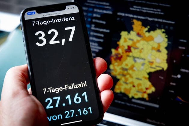 Coronavirus in Germany Covid 19 Dashboard of the Robert Koch Institute 14 08 2021 Robert Koch Institute 7 days incidence 32.7 7 days number of cases 27 161 COVID 19 cases 3 816 285 access by 5 644 the previous day COVID 19 deaths 91 864 access by 11 compared to the previous day