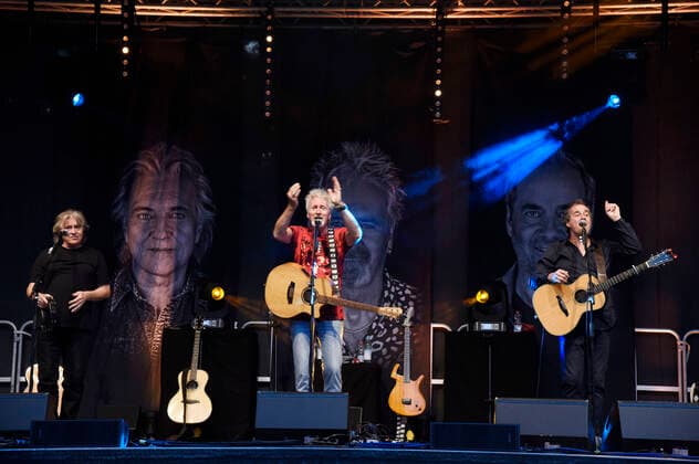 Peter Howarth, Pete Lincoln and Mick Wilson from Frontm3n live at the open air concert in the Kurpark in Bad Aibling 13 08 2021 Foto:xS.xAdamx xFuturexImage