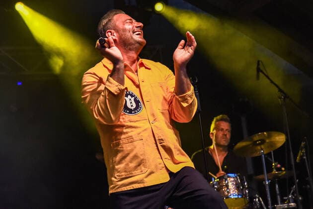 14 08 2021, xlakx, Entertaiment Musik, SASHA und Band auf der Freilichtbühne Eisenhuettenstadt emspor, v l The anniversary concert for 70 years plus 1 Werk Stadt by SASHA with band Anniversaries are always an occasion for a big
