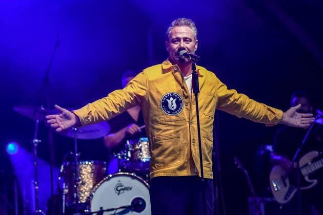14 08 2021, xlakx, Entertaiment Musik, SASHA und Band auf der Freilichtbühne Eisenhuettenstadt emspor, v l The anniversary concert for 70 years plus 1 Werk Stadt by SASHA with band Anniversaries are always an occasion for a big