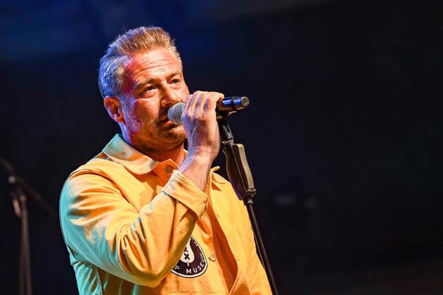 14 08 2021, xlakx, Entertaiment Musik, SASHA und Band auf der Freilichtbühne Eisenhuettenstadt emspor, v l The anniversary concert for 70 years plus 1 Werk Stadt by SASHA with band Anniversaries are always an occasion for a big