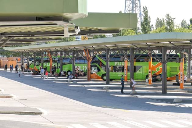 14.08.2021,Berlin,Deutschland,GER,Zentraler Omnibusbahnhof Berlin (ZOB) am Funkturm.Flixbus. *** 14 08 2021,Berlin,Germany,GER,Zentraler Omnibusbahnhof Berlin ZOB am Funkturm Flixbus