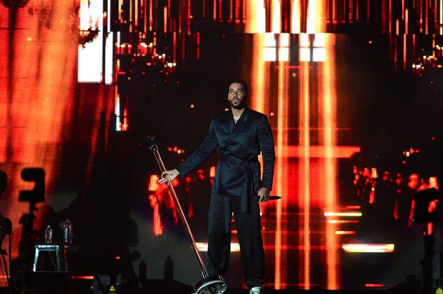 MIAMI GARDENS, FL - AUGUST 14: Romeo Santos of Dominican-American Bachata Group Aventura performs on stage during the Inmortal Tour at Hard Rock Stadium on August 14, 2021 in Miami Gardens, Florida. Copyright: xmpi10x