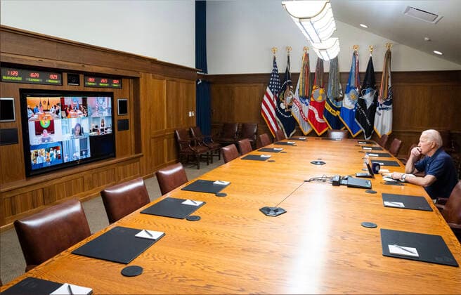 Bilder des Jahres 2021, News 08 August News Themen der Woche KW32 News Bilder des Tages August 15, 2021, Thurmont, Maryland, USA: United States President Joe Biden, right, and US Vice President Kamala Harris met with their national security team and senior officials to hear updates on the draw down of civilian personnel in Afghanistan, evacuations of SIV applicants and other Afghan allies, and the ongoing security situation in Kabul on Sunday, August 15, 2021. The President participated from Camp David, the presidential retreat near Thurmont, Maryland Thurmont USA - ZUMAs152 20210815_zaa_s152_001 Copyright: xWhitexHousexviaxCNPx