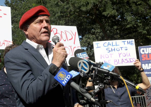 August 15, 2021, New York, New York, USA: Republican candidate for NYC Mayor CURTIS SLIWA attends a rally against current Mayor Bill de Blasio s planned executive orders on vaccine mandates, held outside of Gracie Mansion. New York USA - ZUMAk03_ 20210815_zaf_k03_046 Copyright: xNancyxKaszermanx