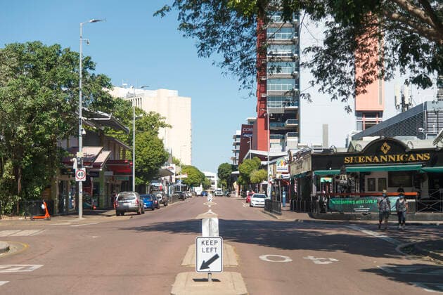 NT CORONAVIRUS COVID19, Darwin s Mitchell Street is seen mostly empty after the city went into lockdown, in Darwin, Monday, August 16, 2021. Greater Darwin and Katherine have been locked down for three days after an American man infected with COVID-19 travelled to the Northern Territory from Sydney. ( NO ARCHIVING, EDITORIAL USE ONLY, NO USE IN BOOKS WITHOUT CONSENT DARWIN AUSTRALIA  Copyright: xAARONxBUNCHx 20210816001567351066