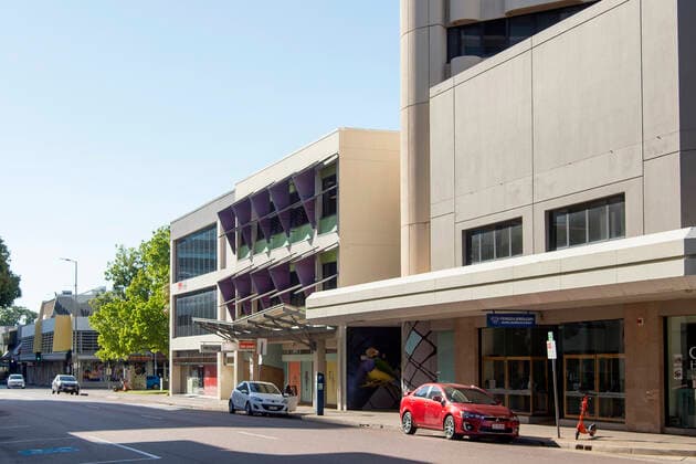 NT CORONAVIRUS COVID19, Darwin?s CBD is seen mostly empty after the city went into lockdown, in Darwin, Monday, August 16, 2021. Greater Darwin and Katherine have been locked down for three days after an American man infected with COVID-19 travelled to the Northern Territory from Sydney. ( NO ARCHIVING, EDITORIAL USE ONLY, NO USE IN BOOKS WITHOUT CONSENT DARWIN AUSTRALIA  Copyright: xAARONxBUNCHx 20210816001567352261