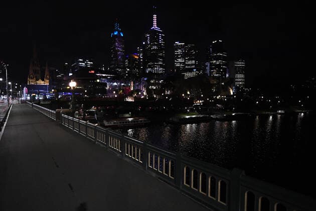 VICTORIA CORONAVIRUS COVID19, An empty footpath is seen in Melbourne, Monday, August 16, 2021. Victorian Premier Daniel Andrews today announced a night curfew which came into effect at 11.59pm on Monday. ( NO ARCHIVING, EDITORIAL USE ONLY, NO USE IN BOOKS WITHOUT CONSENT MELBOURNE VIC AUSTRALIA  Copyright: xJAMESxROSSx 20210816001567370082